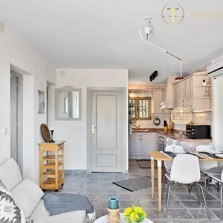 Apartment Cozy Near And Restaurants